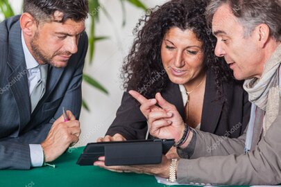 Ritratto professionale di Marco Barra in ufficio